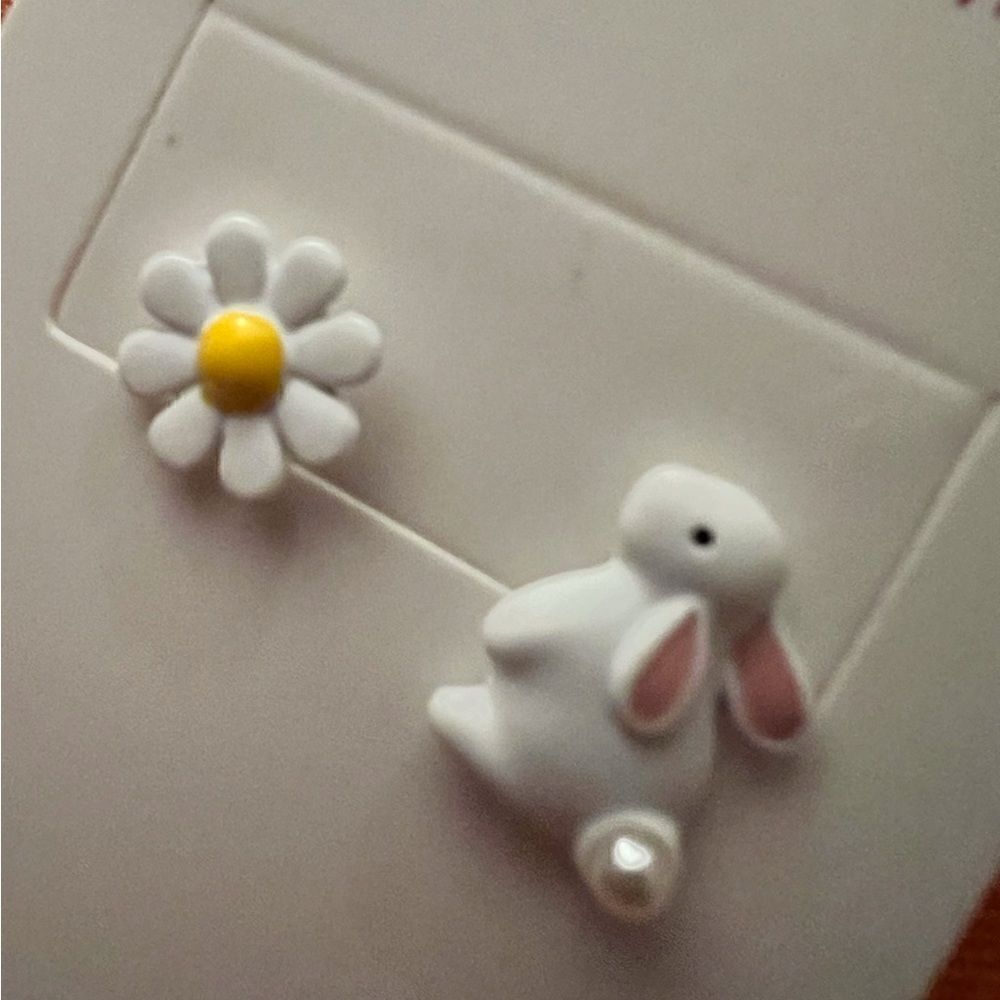 🐰 Betsey Johnson mismatched flower & bunny earrings 🐰 - Picture 3 of 5